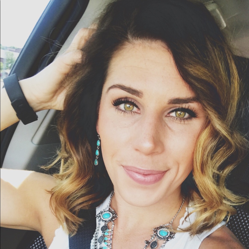 Meet your Posher, Elizabeth